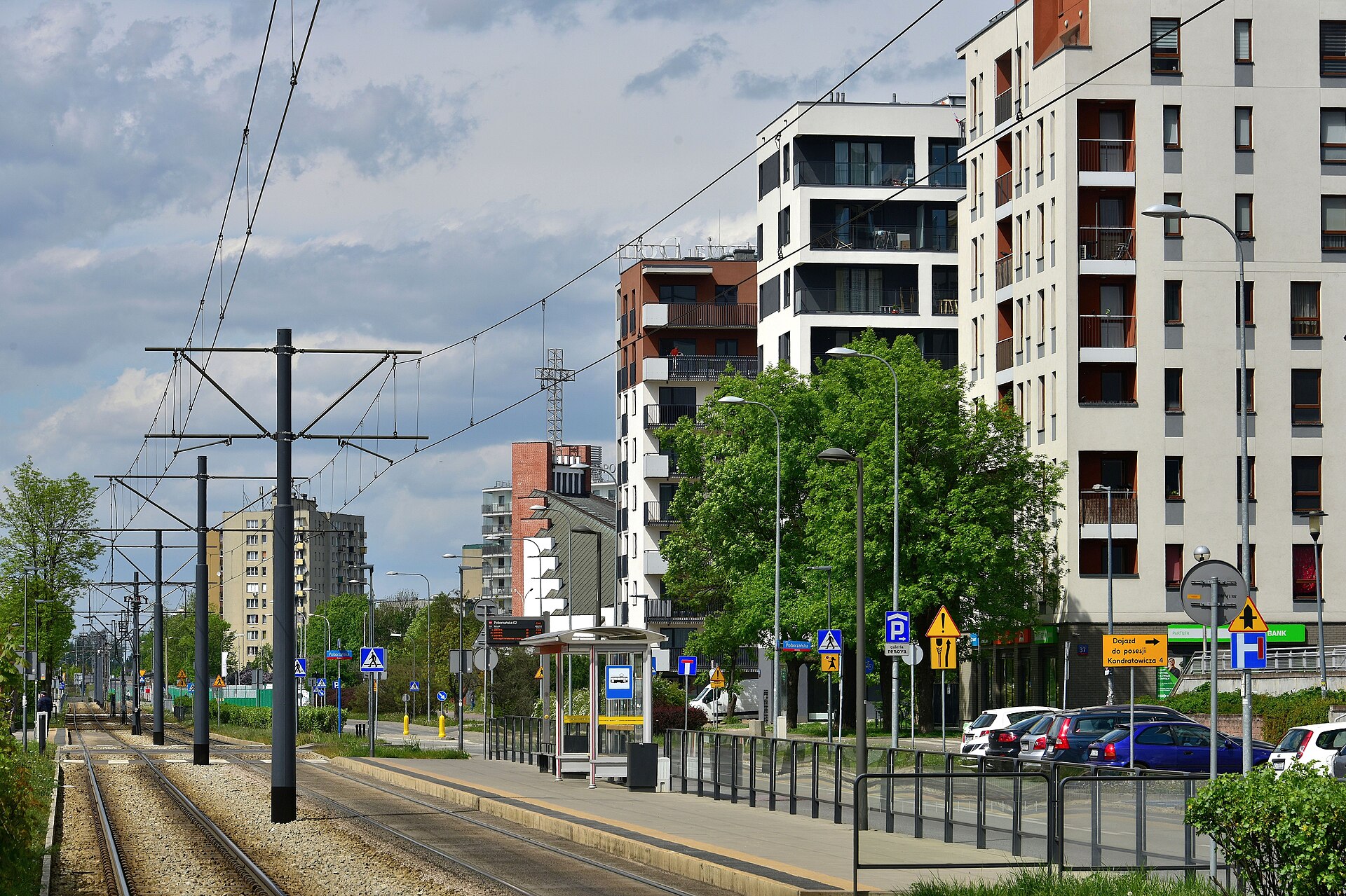 Ulica Rembielińska na Bródnie z torowiskiem tramwajowym